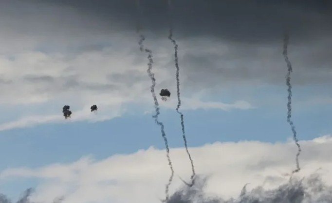 هجمات بصواريخ ومسيرات تستهدف دولا خليجية